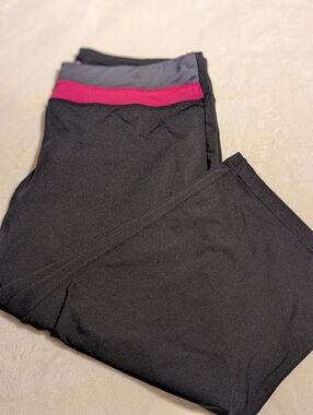 Black Active Capri Leggings with Pink Waistband Accent. Xl